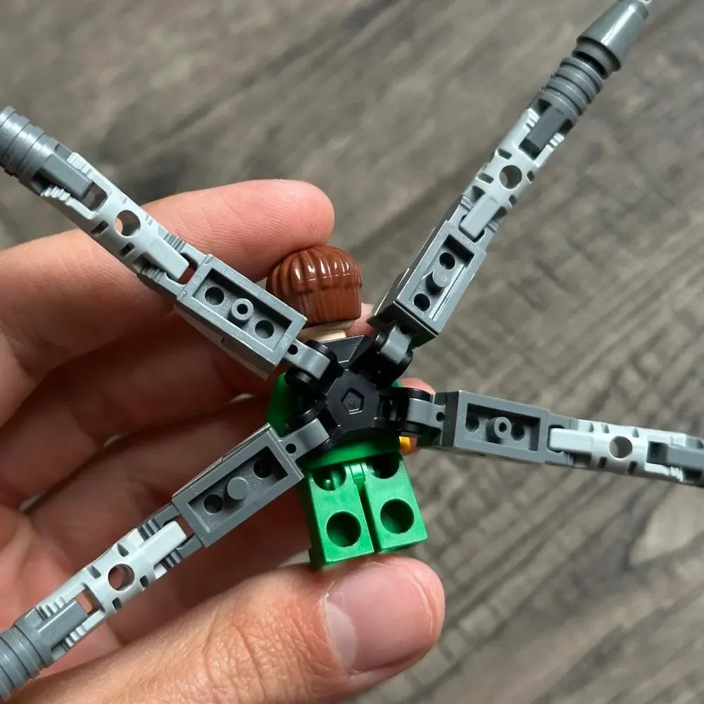 Rare 2020 Green LEGO Marvel Doc Ock Spiderman Villain Arms Mini Figure